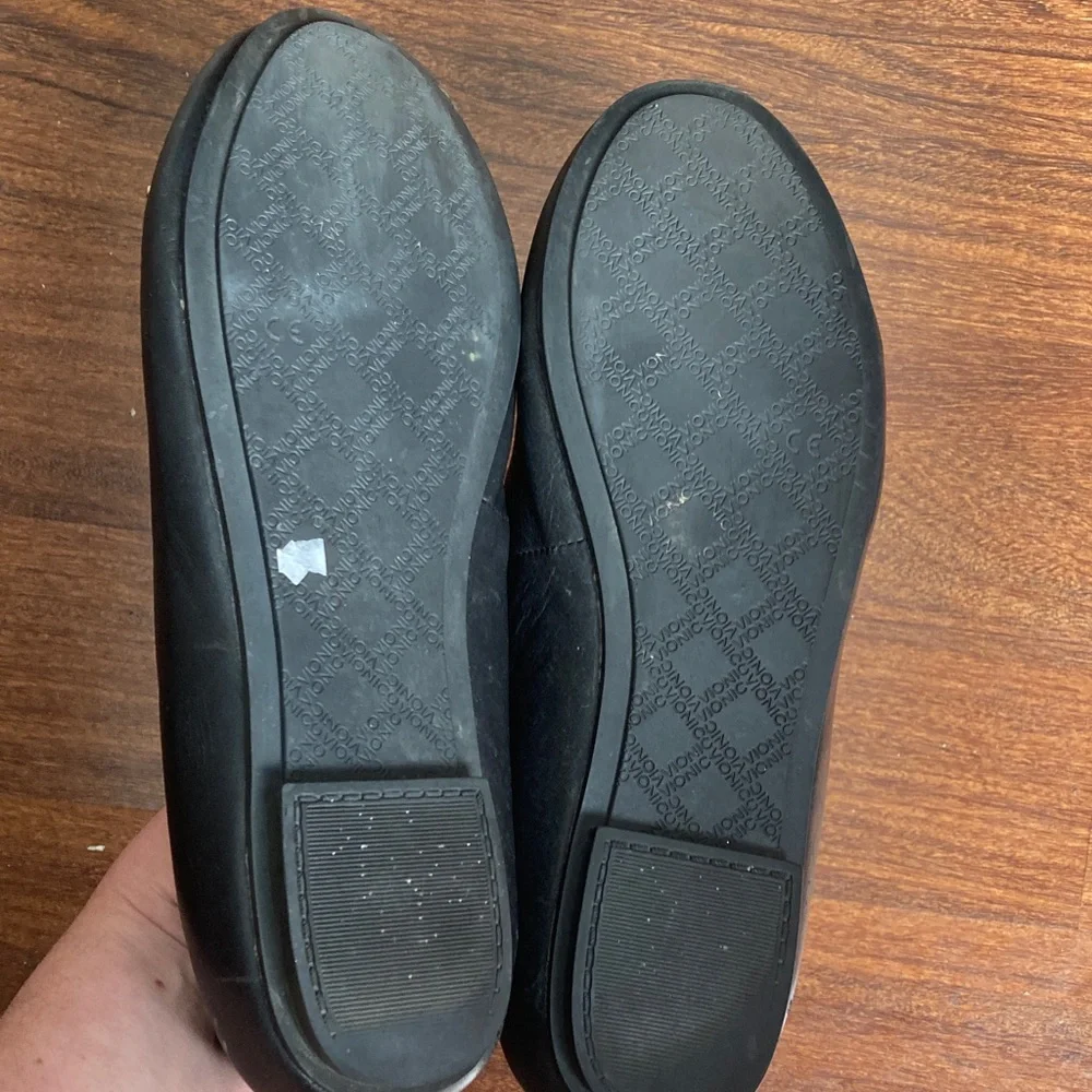Vionic smooth black